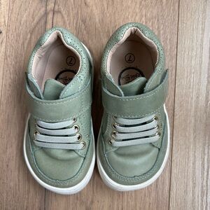 Little love bug play perfects size 7